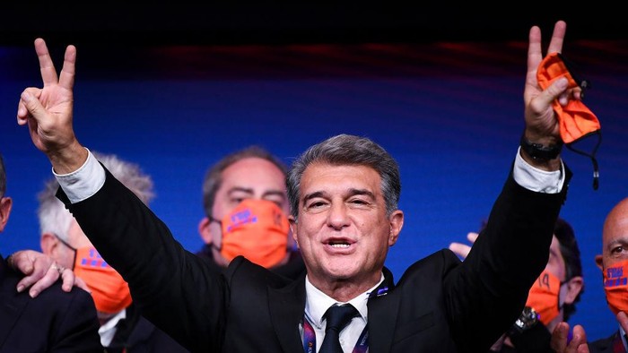 BARCELONA, SPAIN - MARCH 07: New FC Barcelona President Joan Laporta celebrates during a press conference following his victory in the FC Barcelona President Elections at Camp Nou on March 07, 2021 in Barcelona, Spain. (Photo by David Ramos/Getty Images)