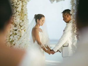 Potret Julie Estelle Dinikahi David Tjiptobiantoro di Maldives