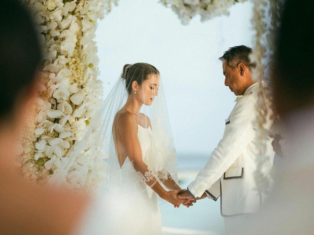 Julie Estelle dan 3 Artis Cantik yang Menikah dengan Pembalap Julie Estelle dan 3 Artis Cantik yang Menikah dengan Pembalap
