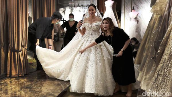 Ini Gaun Pernikahan Kalina Oktarani