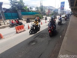 4 Lokasi Kerusakan Jl KH Noer Ali Kota Bekasi Belum Diperbaiki