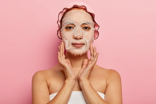 Kesalahan Memakai Sheet Mask/sumber: freepik.com/ Memilih varian sheet mask secara asal bisa memicu problem di kulit wajah.