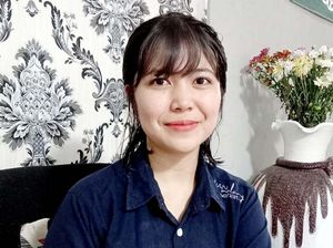 Mantri BRI Cantik Ini Tunjukkan Manisnya Perbankan ke Pedagang Cendol