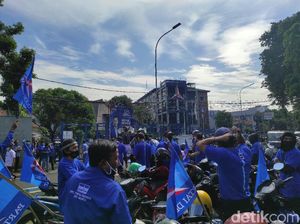 Dukung AHY Lawan KLB, Massa Kader Demokrat Merapat ke DPP Proklamasi