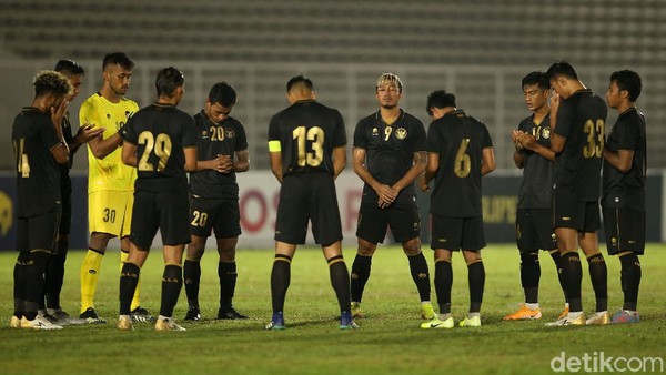 Timnas Indonesia berhasil tundukkan Bali United di laga uji coba Minggu (7/3) malam kemarin. Skuad Garuda memetik kemenangan 3-1 atas Laskar Serdadu Tridatu.