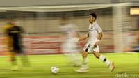 Babak kedua berjalan, Bali United menekan. Percoban untuk merobek gawang Timnas pun dilakukan pemain Bali United.