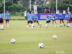 Mereka juga berlatih teknik.