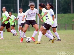 Melihat Latihan Perdana Timnas Puteri Indonesia