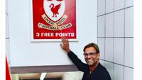 Meme Kocak Beda Nasib Liverpool dan Manchester United