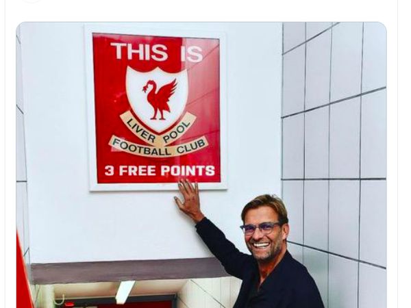 Meme Kocak Beda Nasib Liverpool dan Manchester United