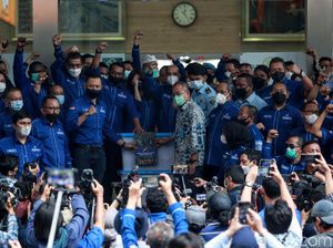 AHY Serahkan 5 Kontainer Berkas AD/ART Demokrat ke Kemenkumham