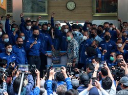 AHY Serahkan 5 Kontainer Berkas AD/ART Demokrat ke Kemenkumham