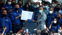 Momen AHY Serahkan Berkas Partai ke Dirjen AHU Kemenkum HAM