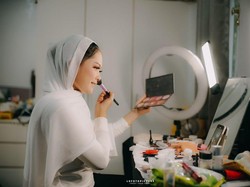 Makeup Artist Viral Dandan Sendiri di Hari Pernikahan, Hasilnya Bikin Takjub