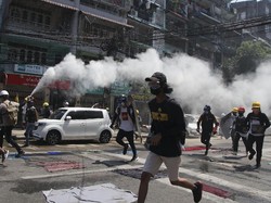 CCTV Polisi Serbu Kampus di Myanmar