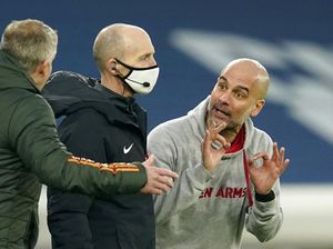 Pep dan Ole Ngeributin Apa sih? Mike Dean Jadi Bolak-balik nih