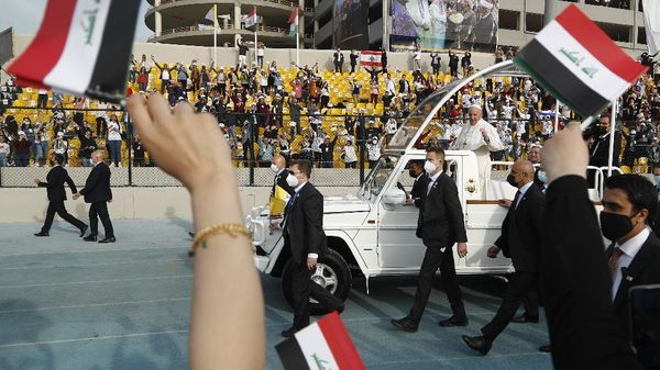 Momen Paus Fransiskus Kunjungi Irak Bawa Pesan Perdamaian