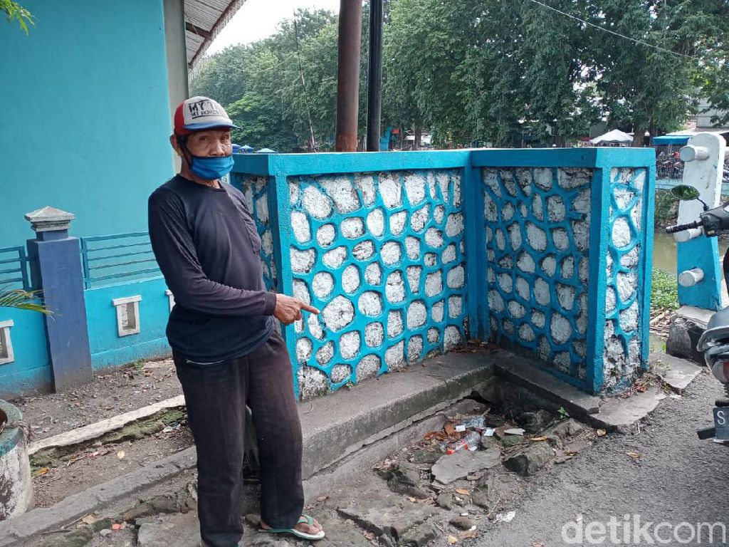 Tukang Becak di Lamongan Temukan Pistol dan 37 Peluru Terbungkus Plastik Tukang Becak di Lamongan Temukan Pistol dan 37 Peluru Terbungkus Plastik