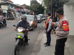 Jl Moh Kahfi I Macet 400 Meter, Polisi dan Dishub Atur Lalu Lintas