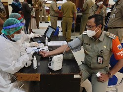 300 ASN Pemkot Jakpus Mulai Divaksin COVID-19