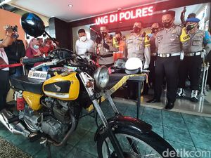 Bubarkan Balap Liar di Kota Malang, Dua Mobil Polisi Rusak Dilempar Batako