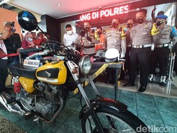 Bubarkan Balap Liar di Kota Malang, Dua Mobil Polisi Rusak Dilempar Batako