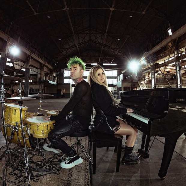 Potret Avil Lavigne dan Mod Sun saat kolaborasi bersama (foto: instagram.com/avrillavigne)