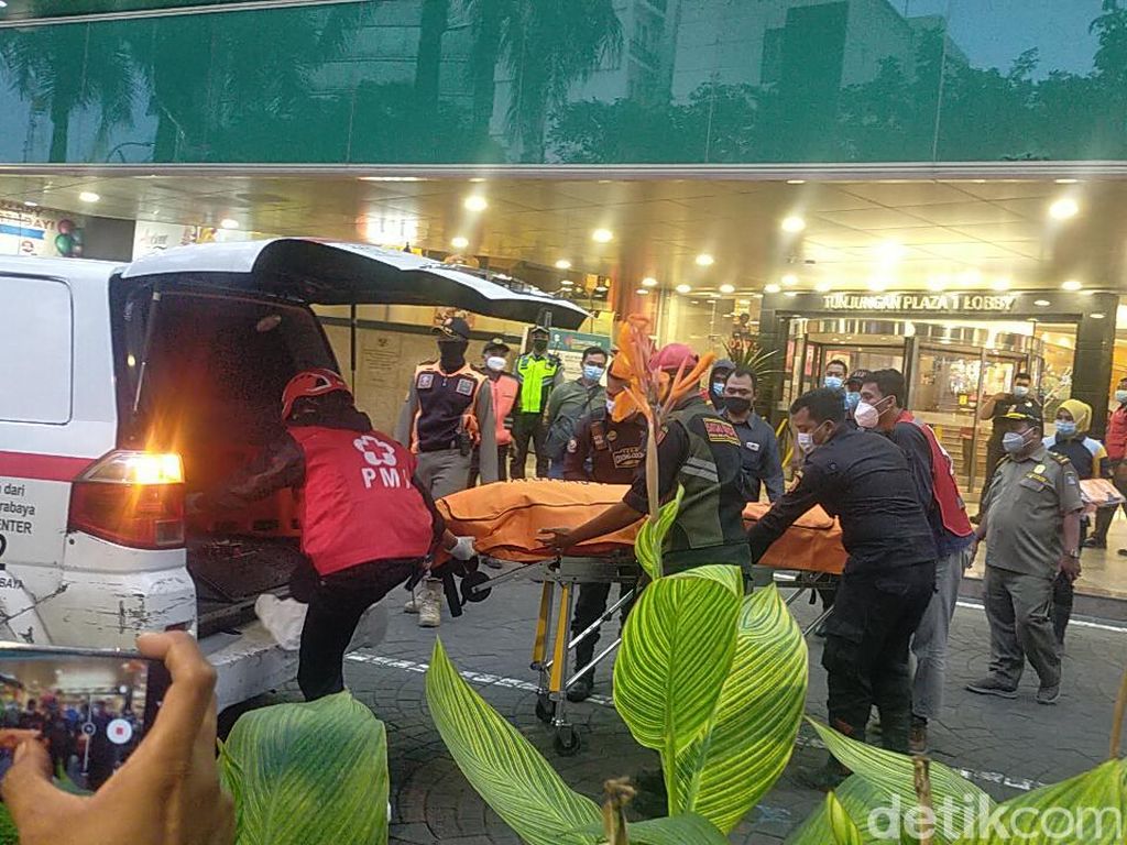 Pria Tewas Terjatuh di Tunjungan Plaza dan Dugaan Bunuh Diri Pria Tewas Terjatuh di Tunjungan Plaza dan Dugaan Bunuh Diri