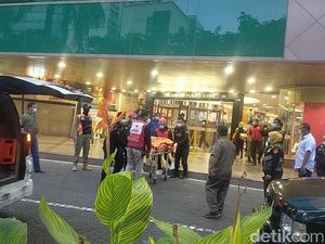 Kronologi Pria Tewas Terjatuh dari Lt 2 Tunjungan Plaza Kronologi Pria Tewas Terjatuh dari Lt 2 Tunjungan Plaza