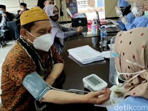 Jelang Ramadhan, Ribuan Ulama-Imam di Cianjur Divaksinasi COVID-19
