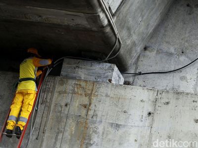 Perawatan Kabel Listrik Penerangan Jalan di Jalur TransJakarta