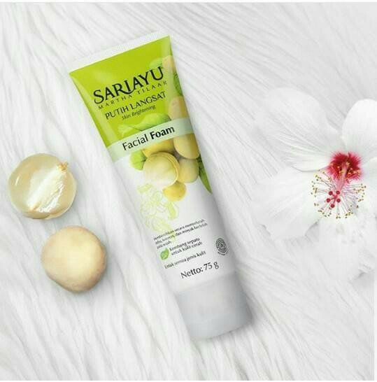 Sariayu Putih Langsat Facial Foam mengandung ekstrak buah langsat yang mencerahkan /bukalapak.com