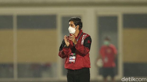 Pelatih Bali United Stefano Cugurra 'Teco' dalam laga uji coba lawan Timnas Indonesia, Minggu (7/3/2021) malam WIB.