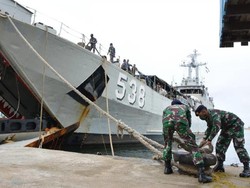 2 Kapal Perang Bersandar di Jayapura, Turunkan 1.350 Prajurit TNI