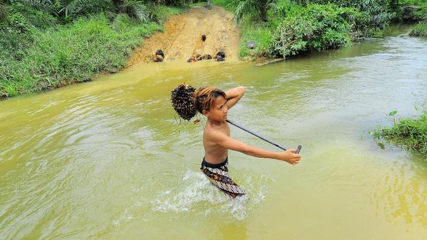 Akses Jalan di Desa Terpencil Sumbar Rusak Parah