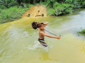 Akses Jalan di Desa Terpencil Sumbar Rusak Parah