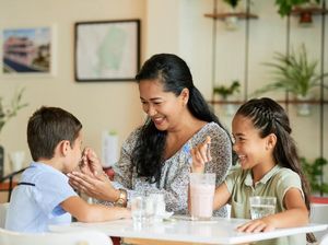 Ibu Ini Ungkap Alasan Selalu Makan Paling Akhir di Keluarganya, Bikin Haru! Ibu Ini Ungkap Alasan Selalu Makan Paling Akhir di Keluarganya, Bikin Haru!