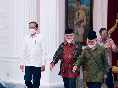 Potret Pertemuan Singkat Amien Rais dkk dan Jokowi Bahas Km 50