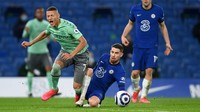 Perubahan pertama adalah pertahanan yang kuat. Thomas Tuchel meminta para pemain Chelsea untuk cepat menekan lawan kala menguasai bola, yang tak jarang harus dengan pekerjaan kotor yakni melakukan tekel tanpa ragu (Getty Images/Mike Hewitt)