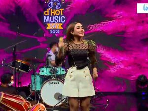 Cita Citata Ditantang Bikin Lagu The Rain Jadi Dangdut di dHot Music Day Cita Citata Ditantang Bikin Lagu The Rain Jadi Dangdut di dHot Music Day