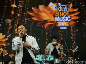 Ngejogetin Patah Hati bareng Denny Caknan di dHot Music Day