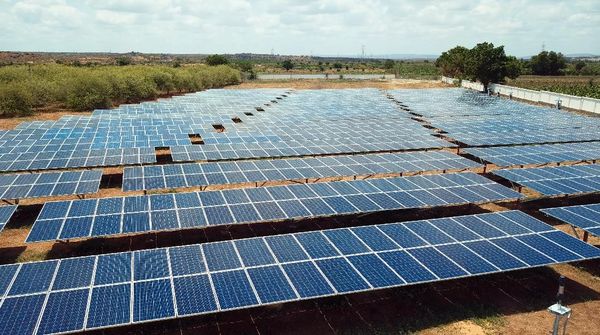 Dorong Penggunaan Energi Baru Terbarukan dengan Tenaga Surya