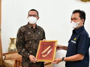 Serahkan SK Kuota BBM ke Pagar Alam. BPH Migas Ingatkan Over Kuota Serahkan SK Kuota BBM ke Pagar Alam. BPH Migas Ingatkan Over Kuota