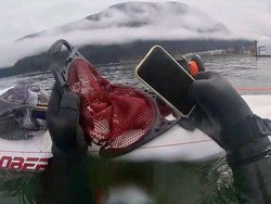 6 Bulan Tenggelam di Danau, iPhone 11 Masih Berfungsi