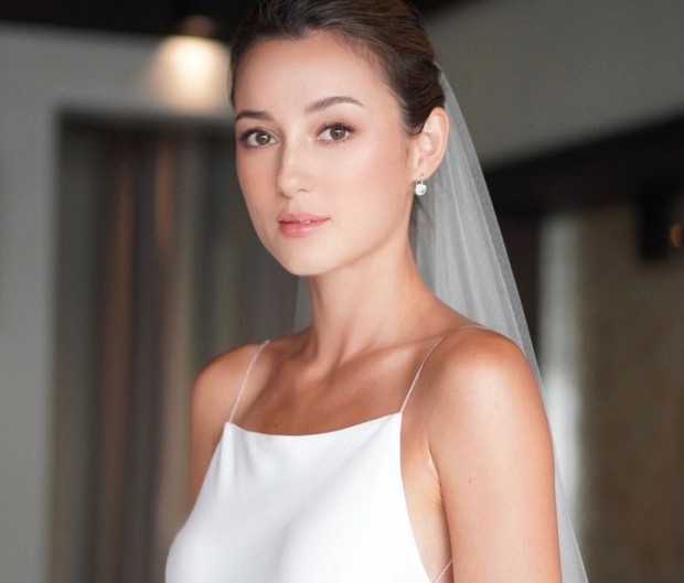 Julie Estelle dengan glossy pink lipstik menawan/instagram.com/archangelachelsea