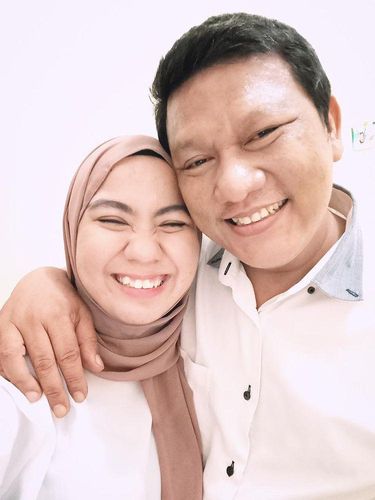 Cerita Lengkap Guru Menikahi Muridnya yang Viral, Beda Usia 18 Tahun - Wolipop