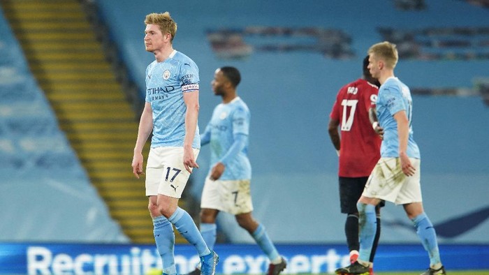 MANCHESTER, ENGLAND - MARCH 07: Kevin De Bruyne of Manchester City looks dejected following the Premier League match between Manchester City and Manchester United at Etihad Stadium on March 07, 2021 in Manchester, England. Sporting stadiums around the UK remain under strict restrictions due to the Coronavirus Pandemic as Government social distancing laws prohibit fans inside venues resulting in games being played behind closed doors. (Photo by Dave Thompson - Pool/Getty Images)