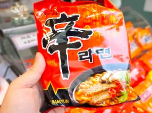 Negara Ini Pusing Tujuh Keliling Gara-gara Harga Mie Instan Meroket
