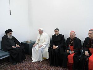 Momen Paus Fransiskus Kunjungi Ulama Syiah di Irak Momen Paus Fransiskus Kunjungi Ulama Syiah di Irak
