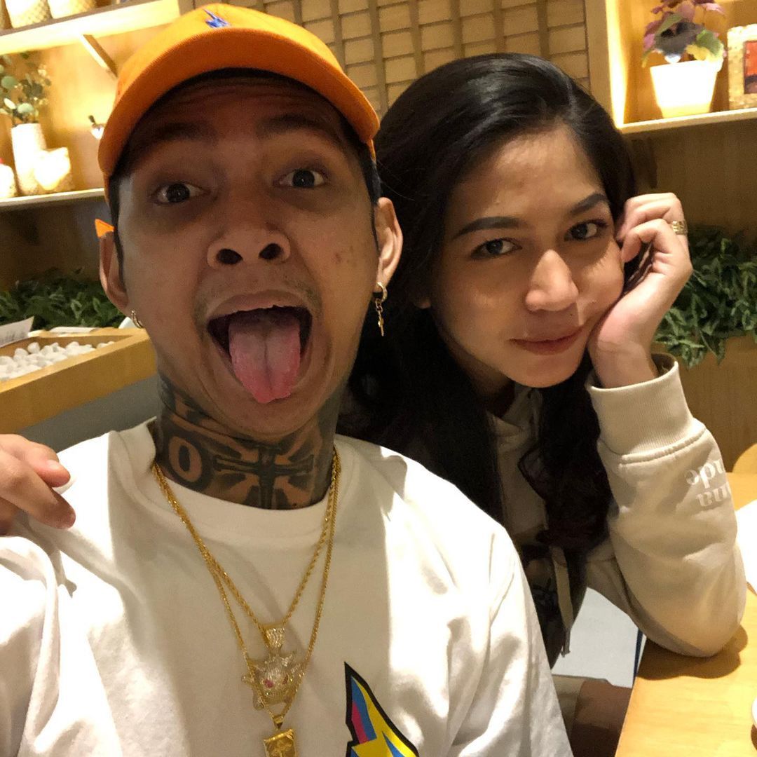 Momen Young Lex Foto di Depan Gerobak Ketoprak hingga Makan Nasi Bungkus Momen Young Lex Foto di Depan Gerobak Ketoprak hingga Makan Nasi Bungkus